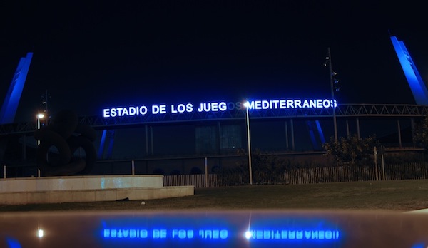 El Estadio Mediterráneo se tiñe de azul coincidiendo con el Día del Autismo